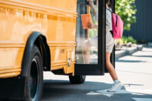 Imagen del artículo de Radio Isla 1320: Deuda de Educación pone en riesgo el inicio de la transportación escolar