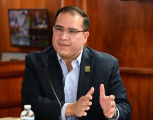 Imagen de la cobertura de: Ramón Torres contradice a Carmelo Ríos sobre el plazo de renuncia de Hiram Torres