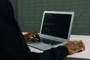 Imagen del artículo de Radio Isla 1320: Advierten sobre vulnerabilidad de menores varones ante depredadores sexuales en internet