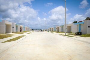 Imagen de la cobertura de: LUMA cambia y reemplaza estructuras eléctricas en Arecibo y anuncia trabajos en Yabucoa
