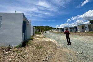 Imagen del artículo de Radio Isla 1320: Familias de Ciénaga reclaman en el tribunal al alcalde de Yauco por incumplir con la entrega de sus casas
