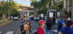 Imagen del artículo de Radio Isla 1320: Manifestación frente al Hospital Cardiovascular provoca tapón hacia Puerto Nuevo
