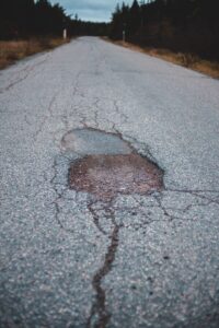 Imagen del artículo de Radio Isla 1320: Alcaldesa reclama a la AAA por carreteras sin asfaltar tras reparaciones en Aguas Buenas