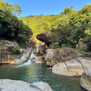 Imagen del artículo de Radio Isla 1320: Hombre de 33 años muere tras lanzarse al río en Charco El Hippie, en Naguabo
