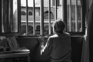 Imagen del artículo de Radio Isla 1320: Denuncian presuntos maltratos y actos sexuales forzados en hogar de adultos mayores en Isabela